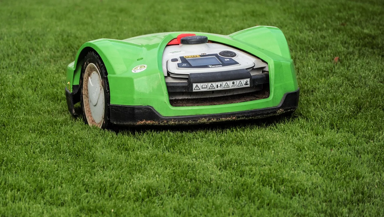 Robotniiduk haljastuse hooldamisel